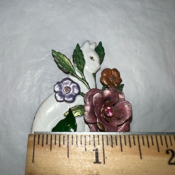 Vintage Painted Metal and Rhinestone White Cat and Flower Pin - Picture 9 of 9